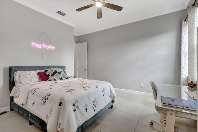 Building Photo - 870 Hookline Cir