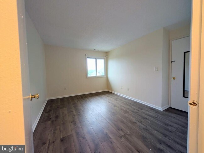 Building Photo - 2313 Ravens Crest Dr