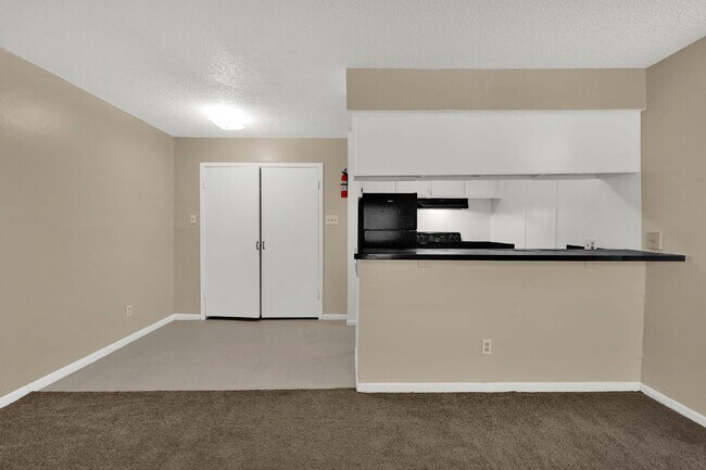 Building Photo - Make this charming studio your new home!