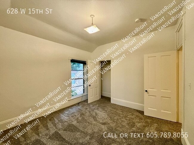 Building Photo - 628 W 15th St