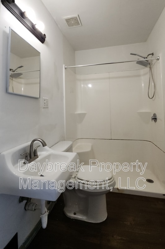 Building Photo - 1316 3rd Ave N