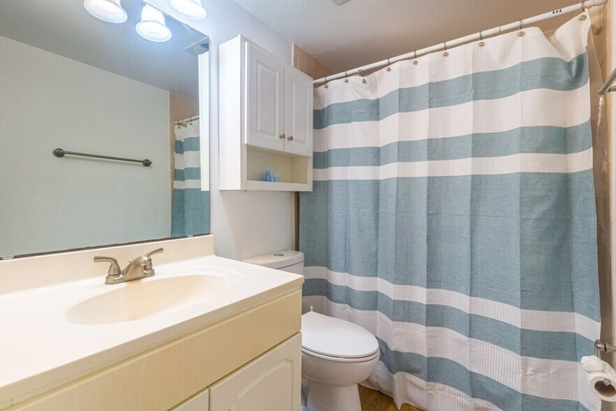 Building Photo - 1700 SW 16th Ct