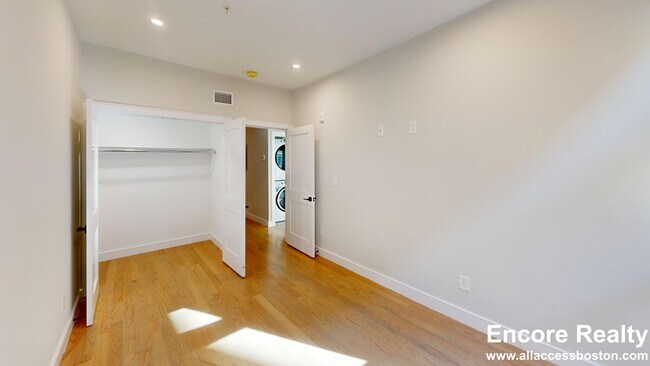 Building Photo - 230 Tremont St