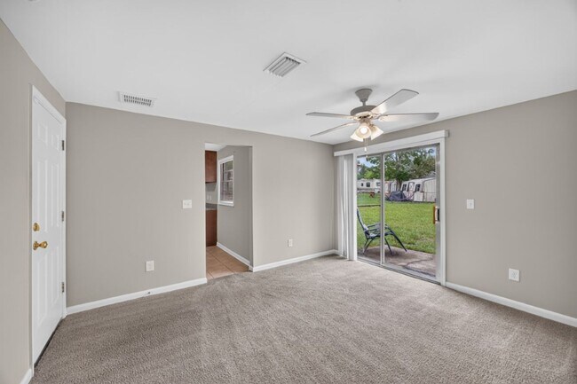 Building Photo - Cute 3/2 Home in Orange park on a corner lot