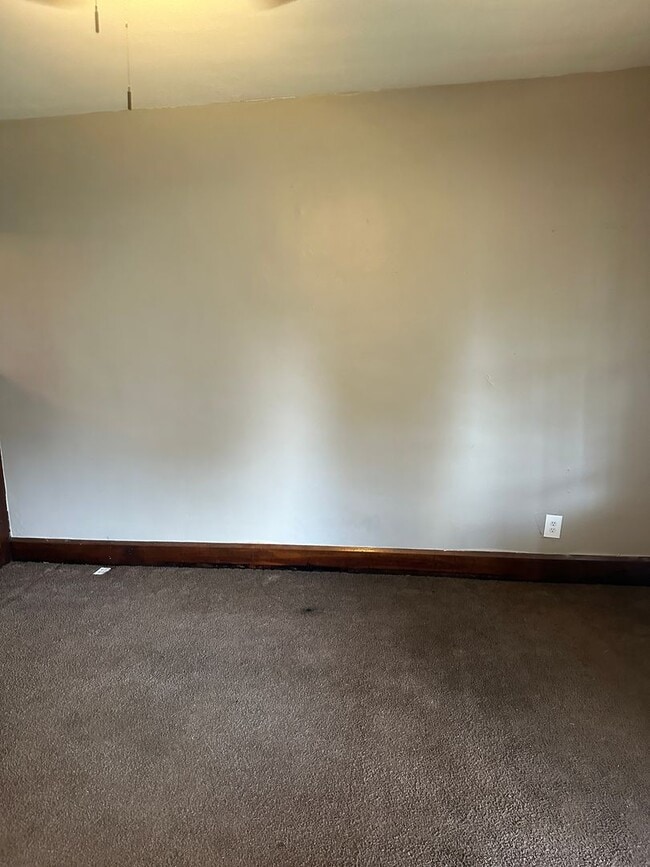 Building Photo - 636 N Oakland Ave