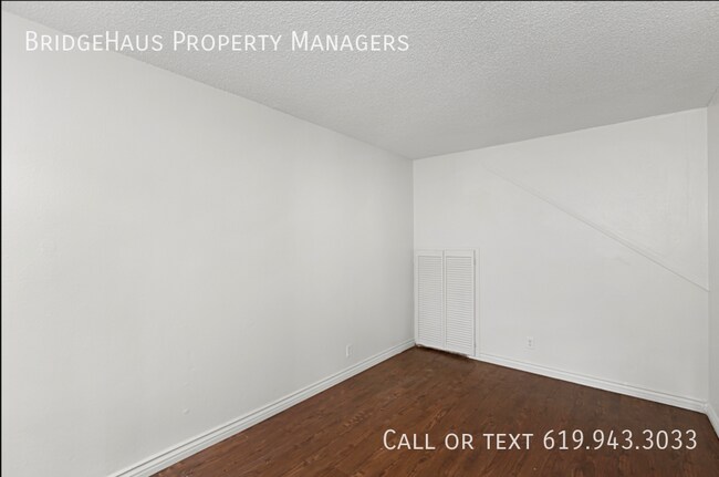 Building Photo - Make This 2 Bedroom Unit In Sunny Lakeside...