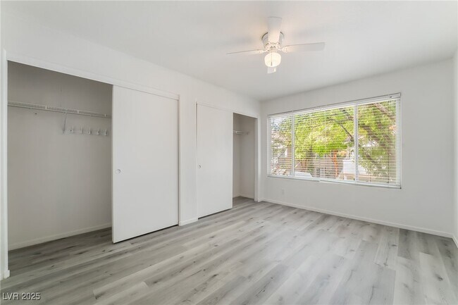 Building Photo - 3059 Key Largo Dr