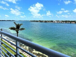 Building Photo - Gorgeous Updated Waterfront 2/2 Unfurnishe...