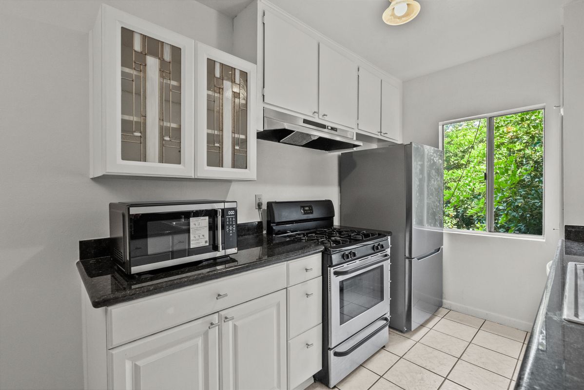 Building Photo - 5055 Coldwater Canyon Ave