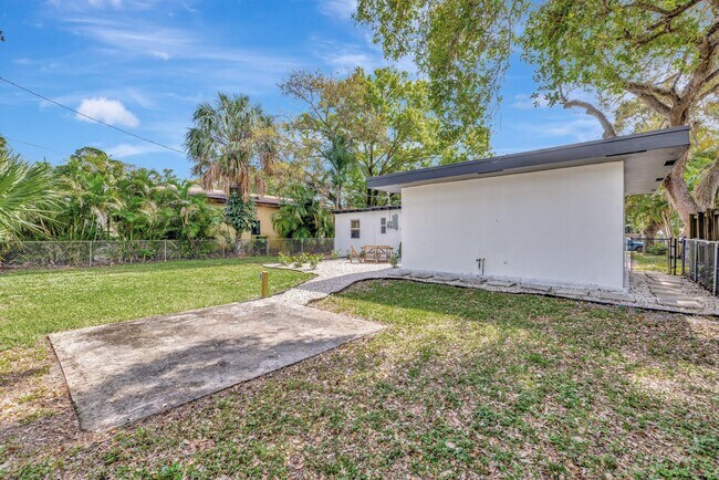 Building Photo - 1721 SW 13th St