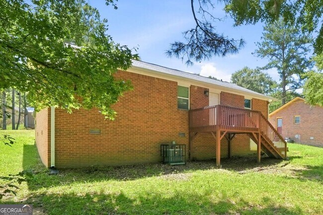 Building Photo - 715 W Creek Cir