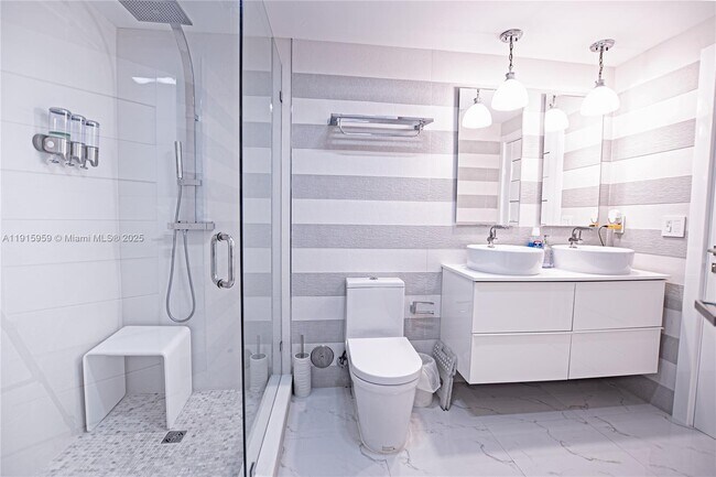 Building Photo - 500 Brickell Ave