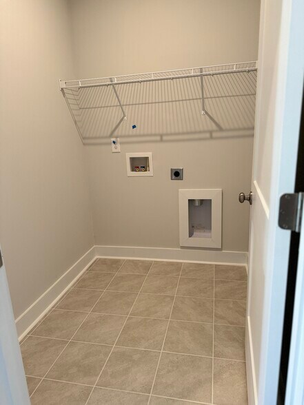 Building Photo - 9637 Munsing Dr