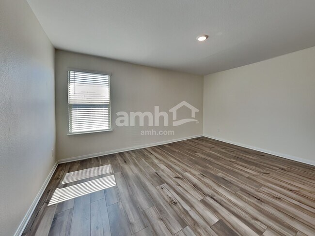 Building Photo - 216 Foster Ln