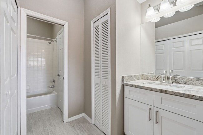 Building Photo - 3 bedroom condo