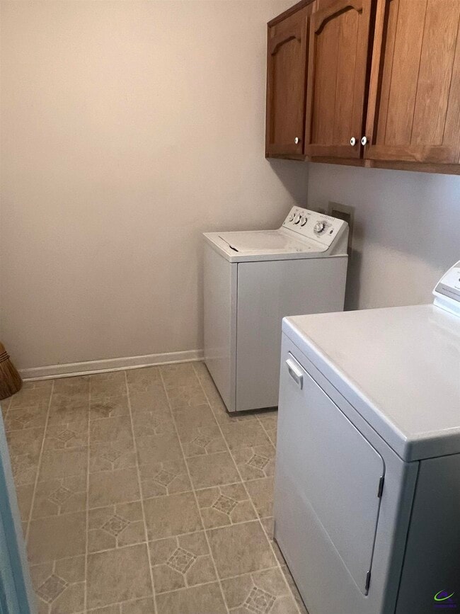 Building Photo - 213 Westwood Dr