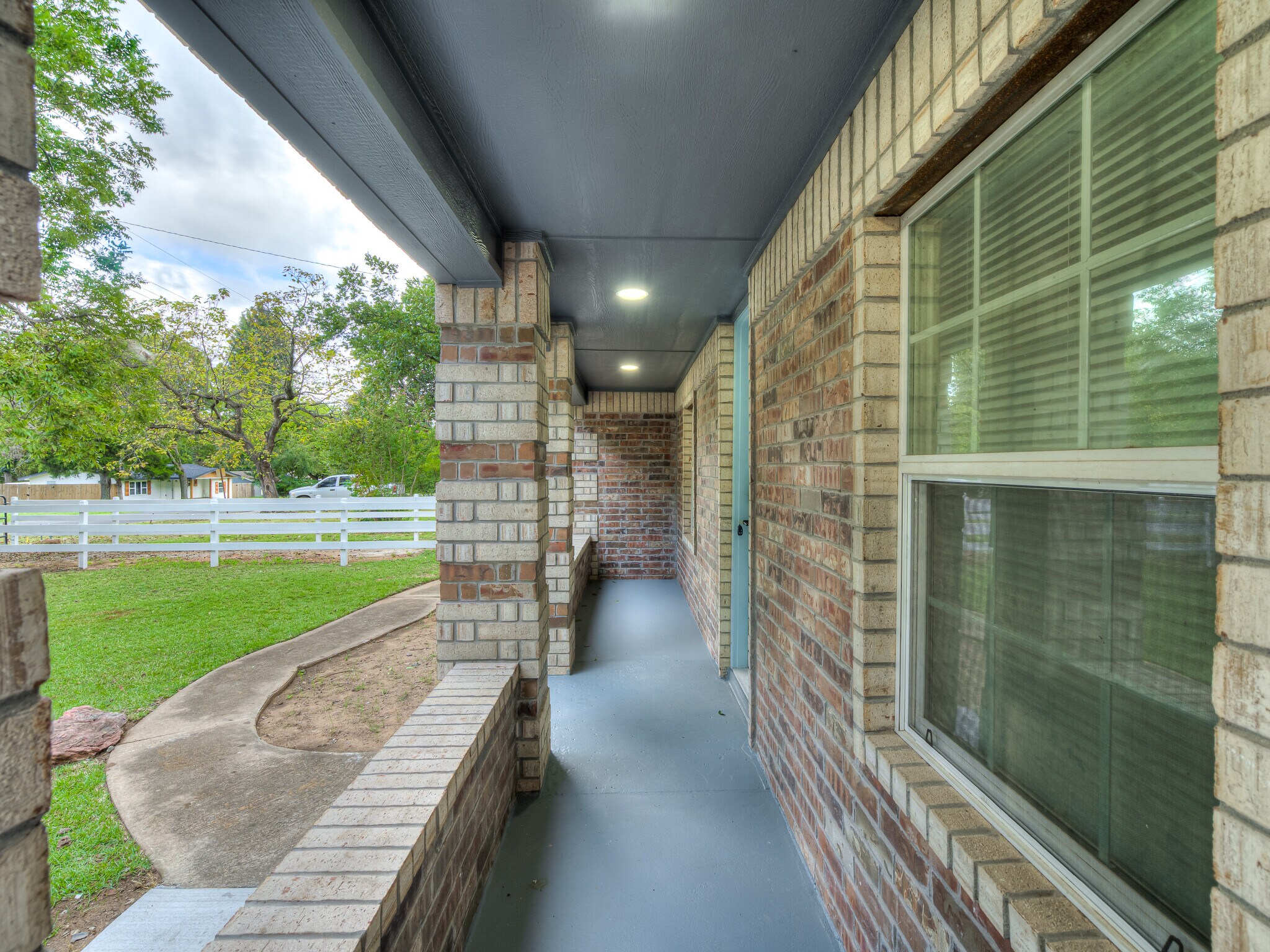 Building Photo - 2100 N Saint Luke Ave