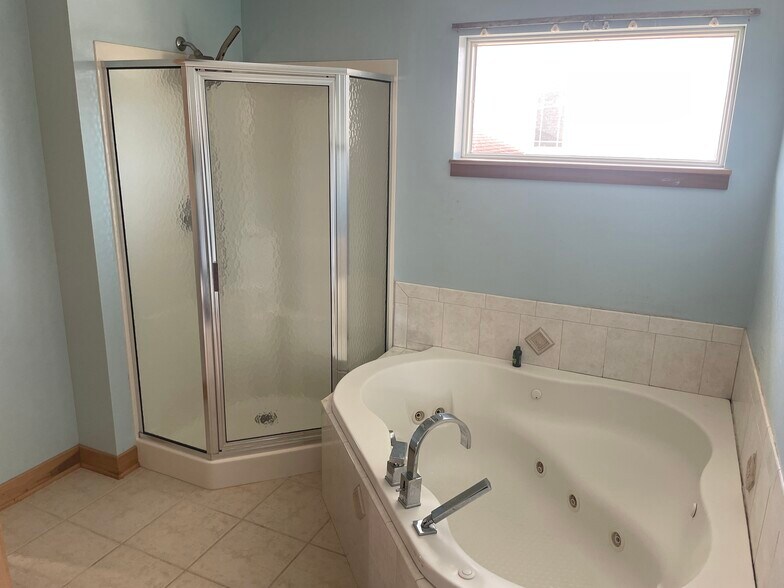 Building Photo - 3169 Pleasant St