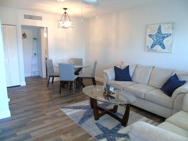 Building Photo - 309 Circle Dr S