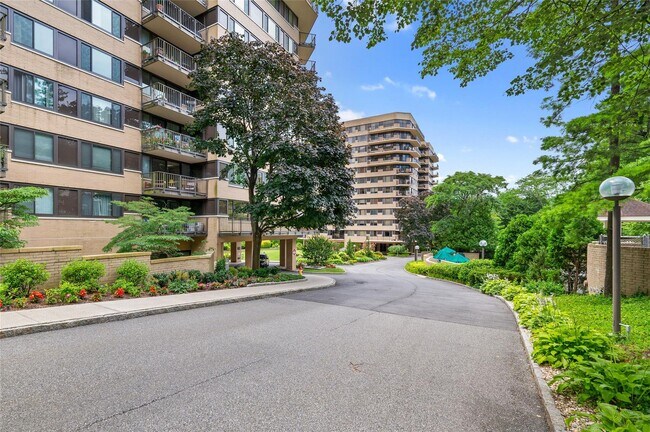 Building Photo - 25 Rockledge Ave