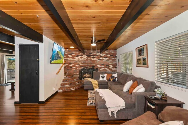 Building Photo - 1126 Sugarpine Rd
