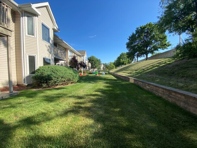 Building Photo - 1874 Fox Run Dr