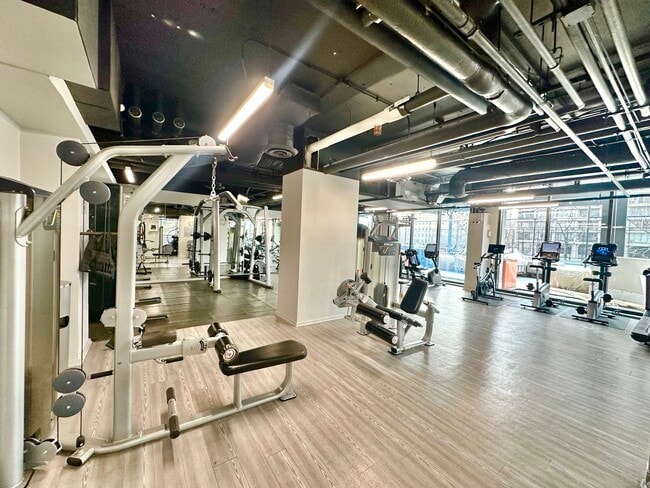 Building Photo - 2020 N Lincoln Park W