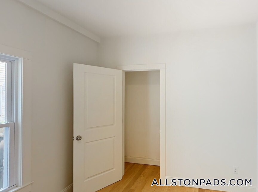 Building Photo - 42 Hano St