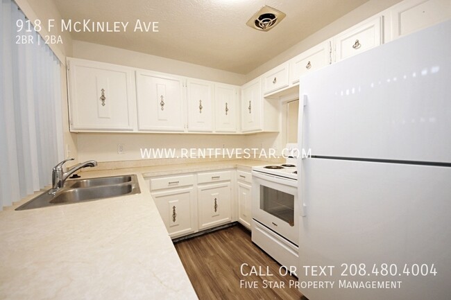 Building Photo - Spacious McKinley Townhome Available! Visi...