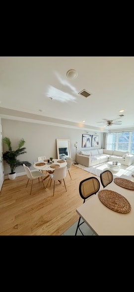 Dining space - 2765 John F Kennedy Blvd