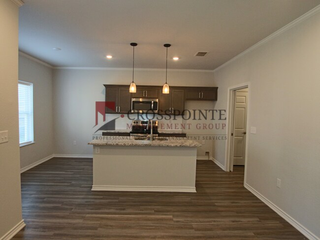 Building Photo - Stunning 2 Bed 2.5 Bath 1 Car Garage Townhome in Tyler!