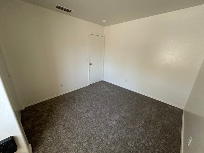 Building Photo - 12232 W Windrose Dr
