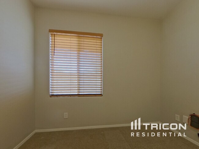 Building Photo - 700 S 220th Ln