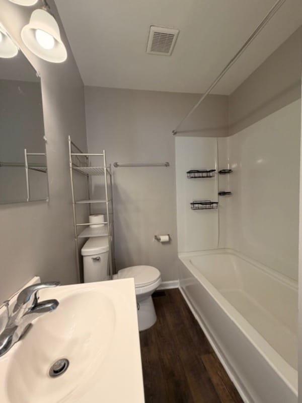 Building Photo - 5528 Cabot Ave