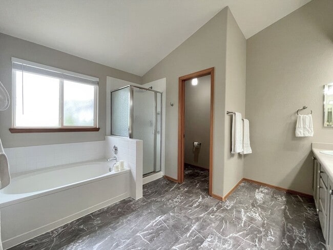 Building Photo - Stetson Hills Spacious Stunner! 4 bed, 3 bath, loft, and 3,100+sqft