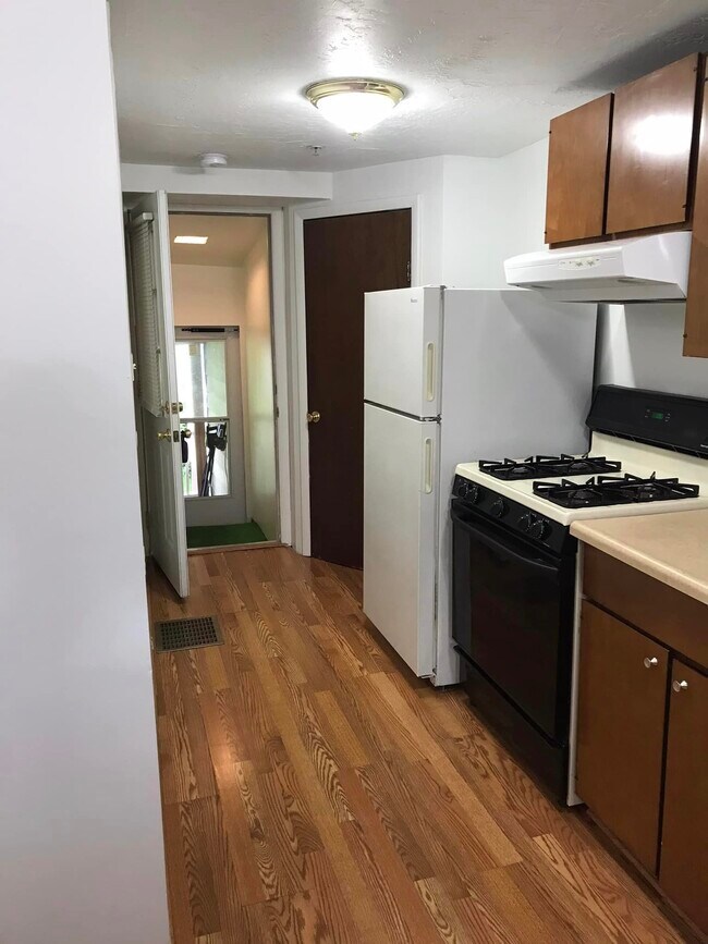 Building Photo - 112 Rockwood Ave