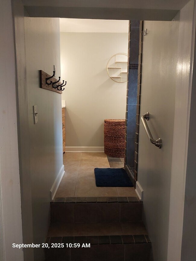 Building Photo - Charming One Bedroom ADU Furnished or Unfu...