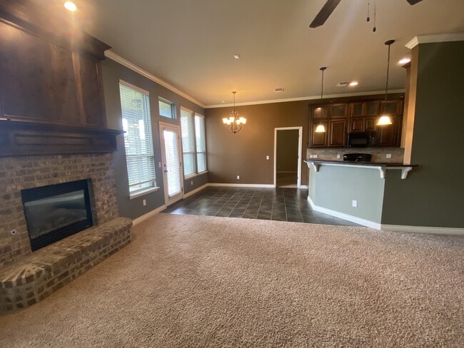 Building Photo - 3817 Kings Canyon Rd