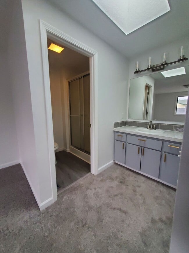 Building Photo - 3 bedroom - recently renovated home