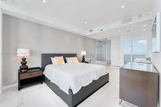 Building Photo - 480 NE 31st St