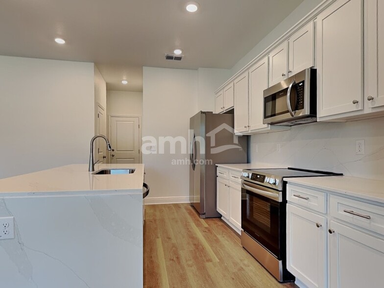 Building Photo - 6756 Atlantic Bch Ave