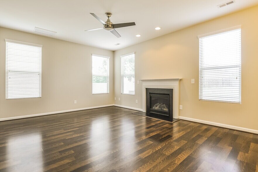 Building Photo - 1417 Ujamaa Dr