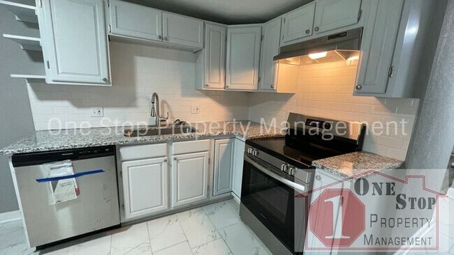 Building Photo - Beautiful 4 Bedroom 2 Bathroom Home in Kan...
