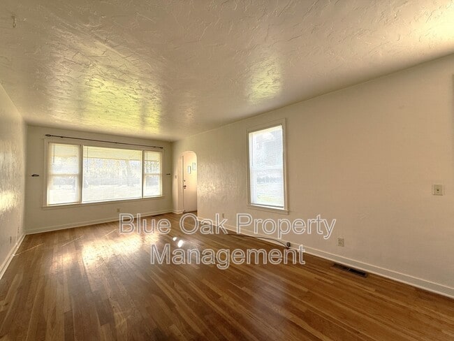 Building Photo - 2916 Kennedy Ave