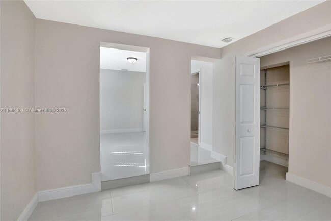 Building Photo - 100 N Hibiscus Ct
