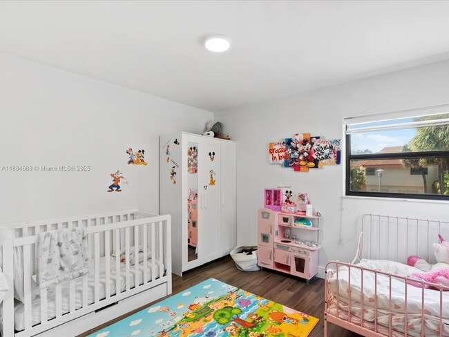 Building Photo - 3400 Emerald Oaks Dr