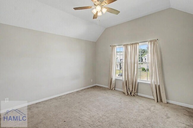 Building Photo - 976 Oak Crest Dr