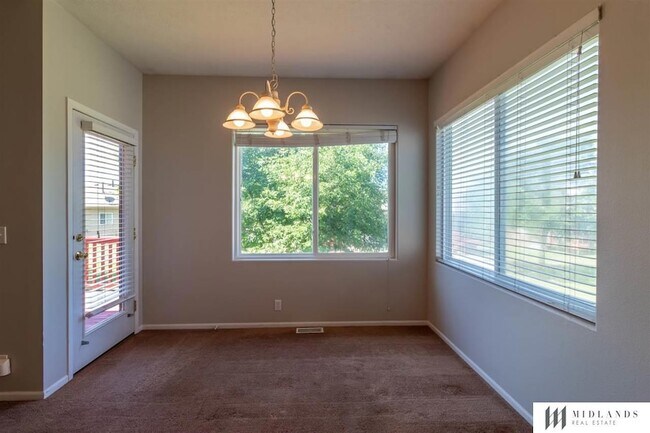 Building Photo - 1007 Woodview Dr
