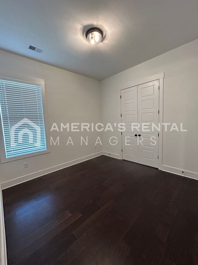 Building Photo - Home for Rent in Vestavia Hills, AL!!! Available to View Now!