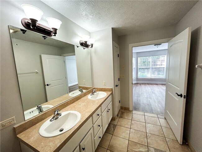 Building Photo - 0 Traditions Pl